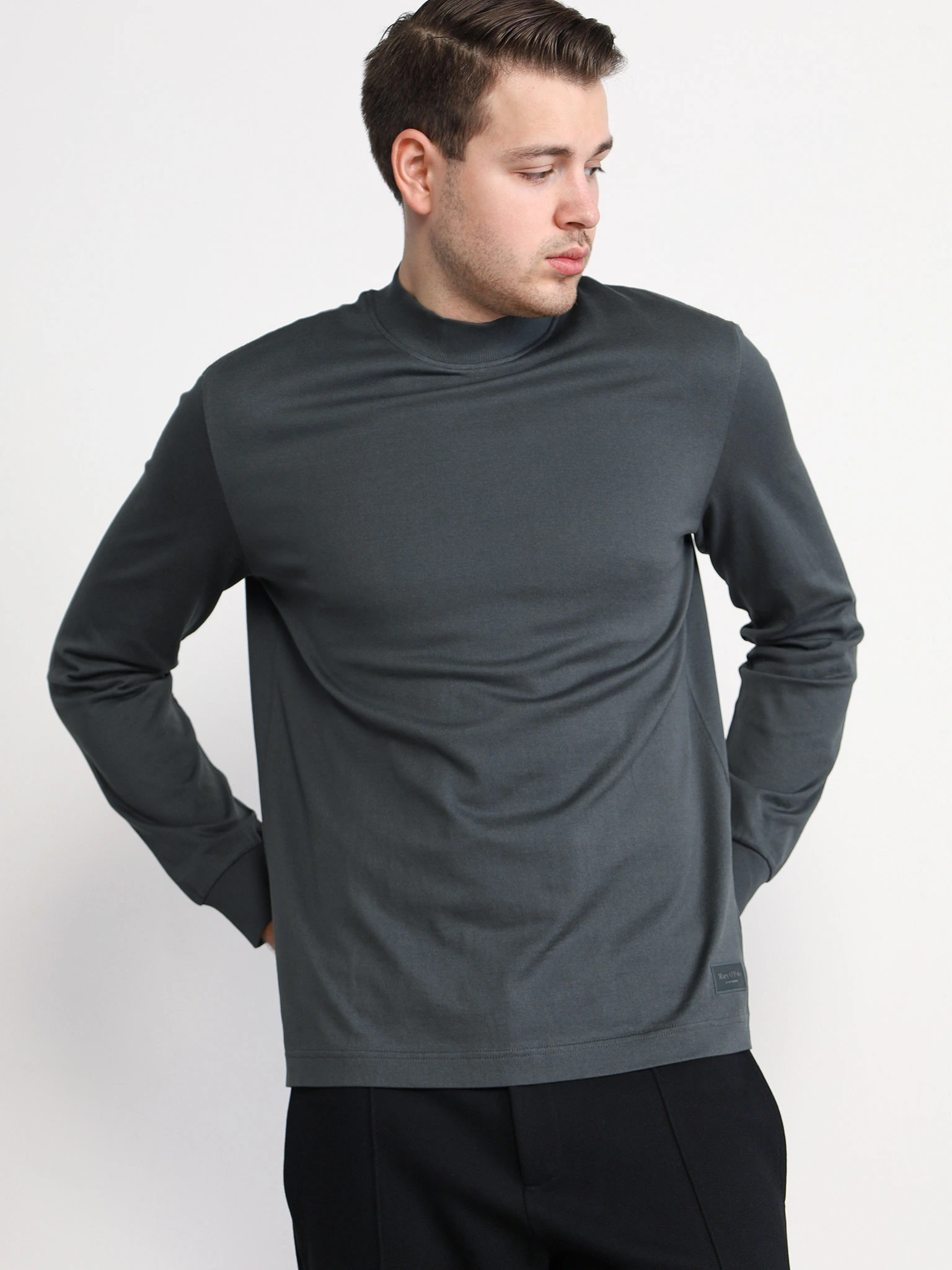 Футболка зеленого цвета из хлопка с длинным рукавом